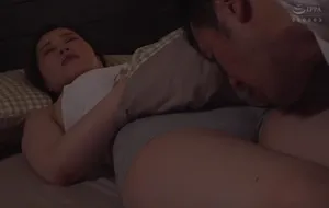 3 ngày người chồng đi công việc, vợ ở nhà nữa đêm bị bố người chồng mò vào phòng